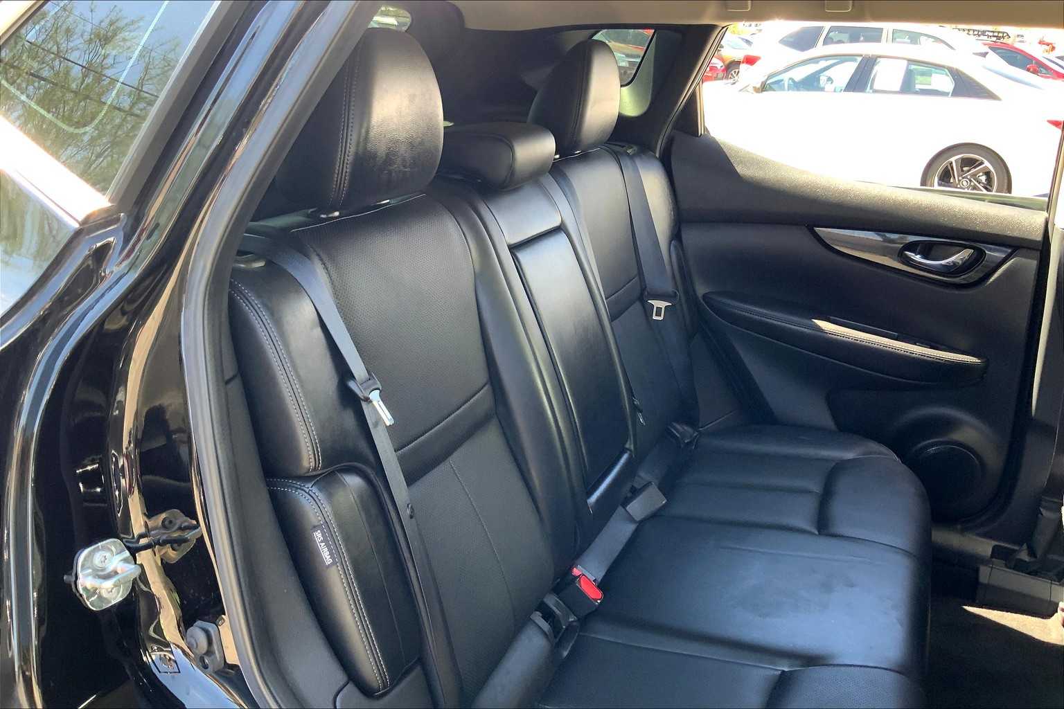 2022 Nissan Rogue Sport SL photo 16