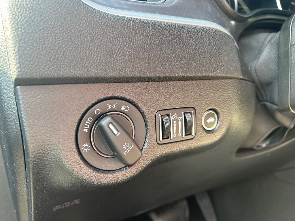2021 Dodge Charger SXT photo 23