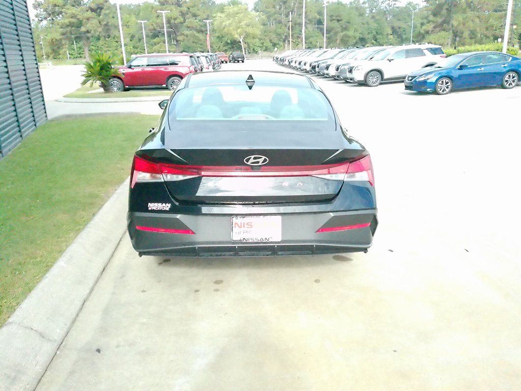 2024 Hyundai Elantra SEL photo 4