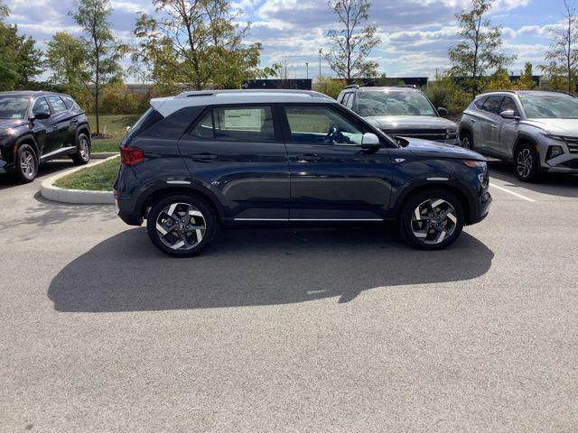 2026 Hyundai Venue SEL photo 4