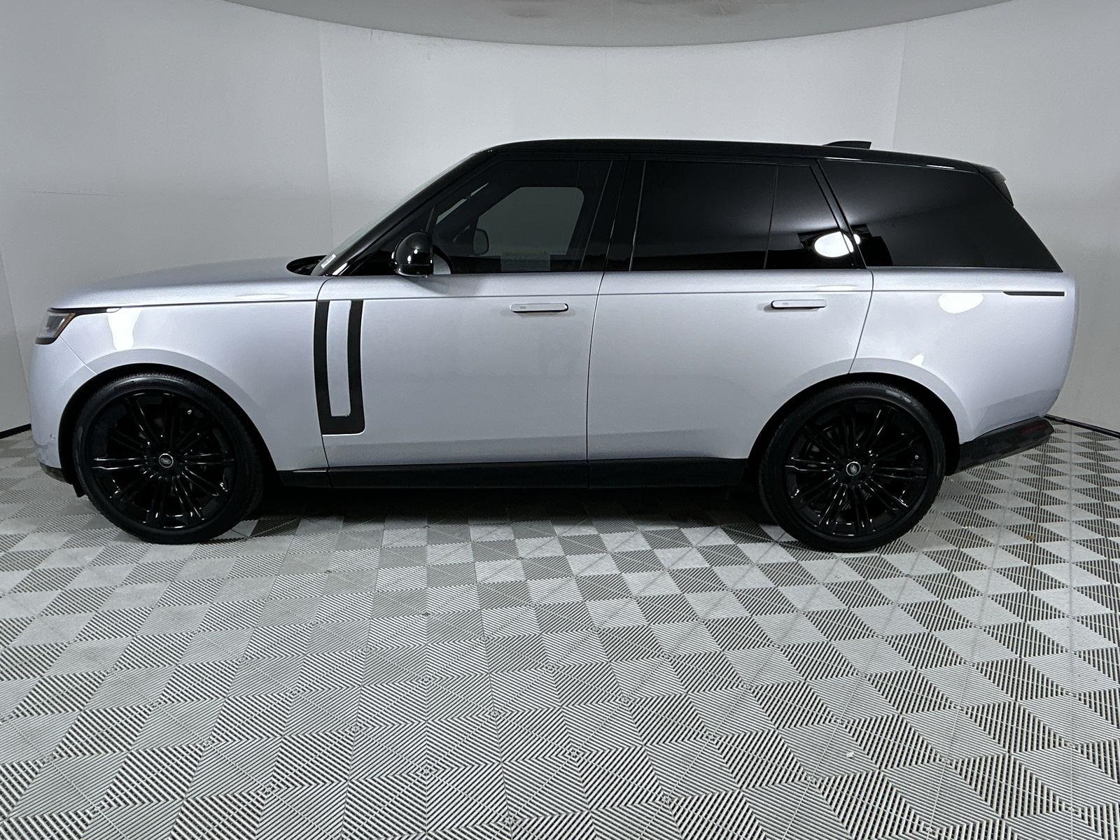 2025 Land Rover Range Rover SE photo 2