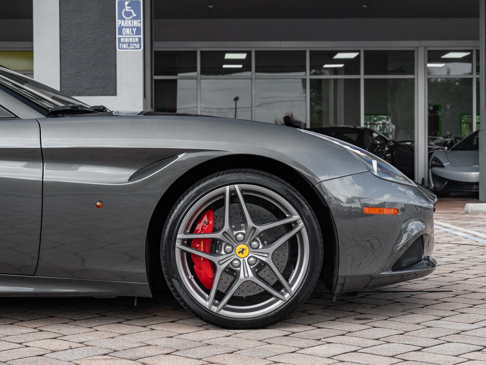 2015 Ferrari California T photo 33