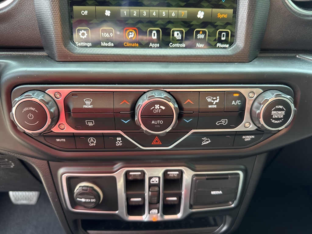 2018 Jeep Wrangler Unlimited Sahara photo 38