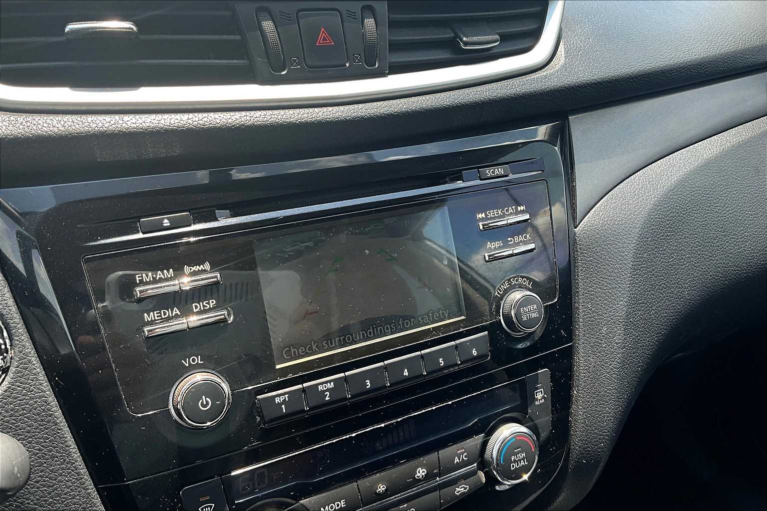 2016 Nissan Rogue SV photo 26