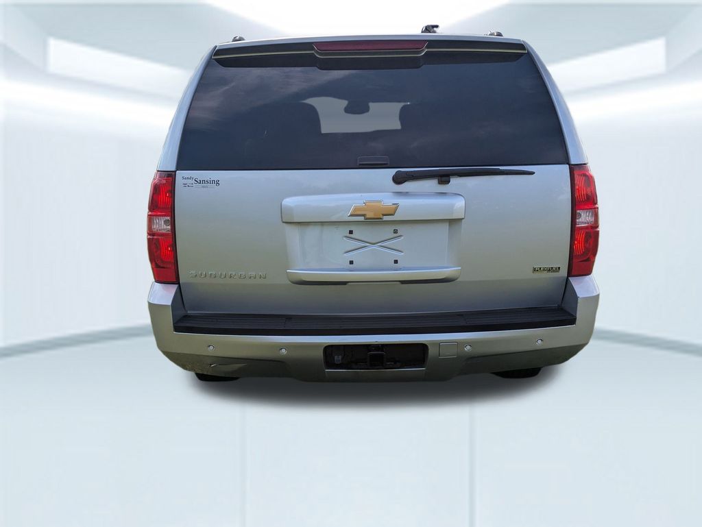 2012 Chevrolet Suburban 1500 LT photo 4