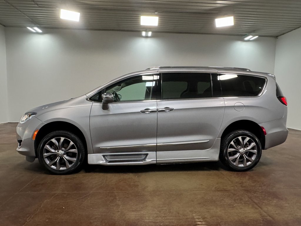 2018 Chrysler Pacifica Limited photo 4