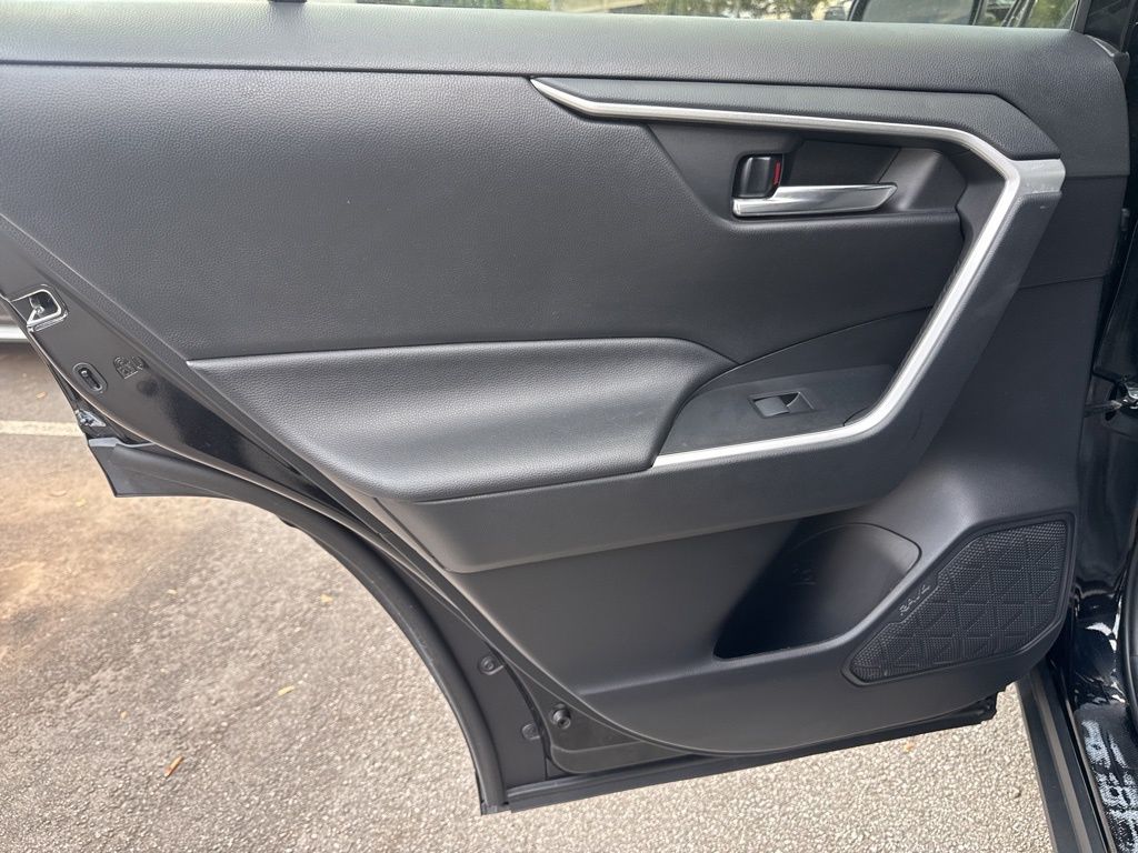 2021 Toyota RAV4 XLE photo 26