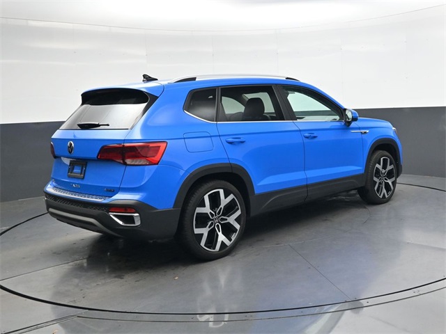 2023 Volkswagen Taos SEL photo 2