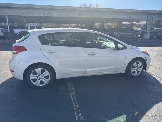2016 Kia Forte LX photo 2