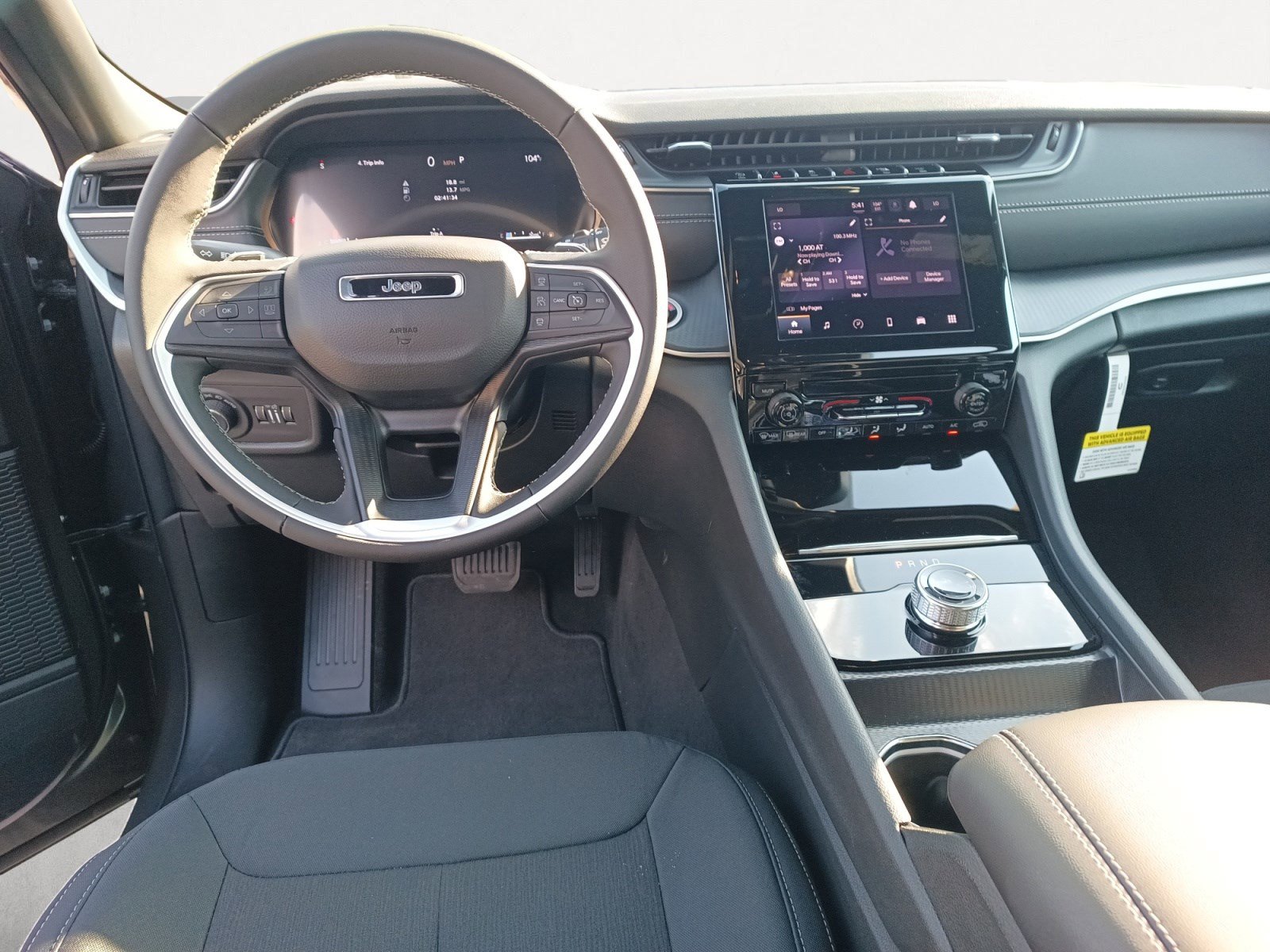 2025 Jeep Grand Cherokee Laredo X photo 3
