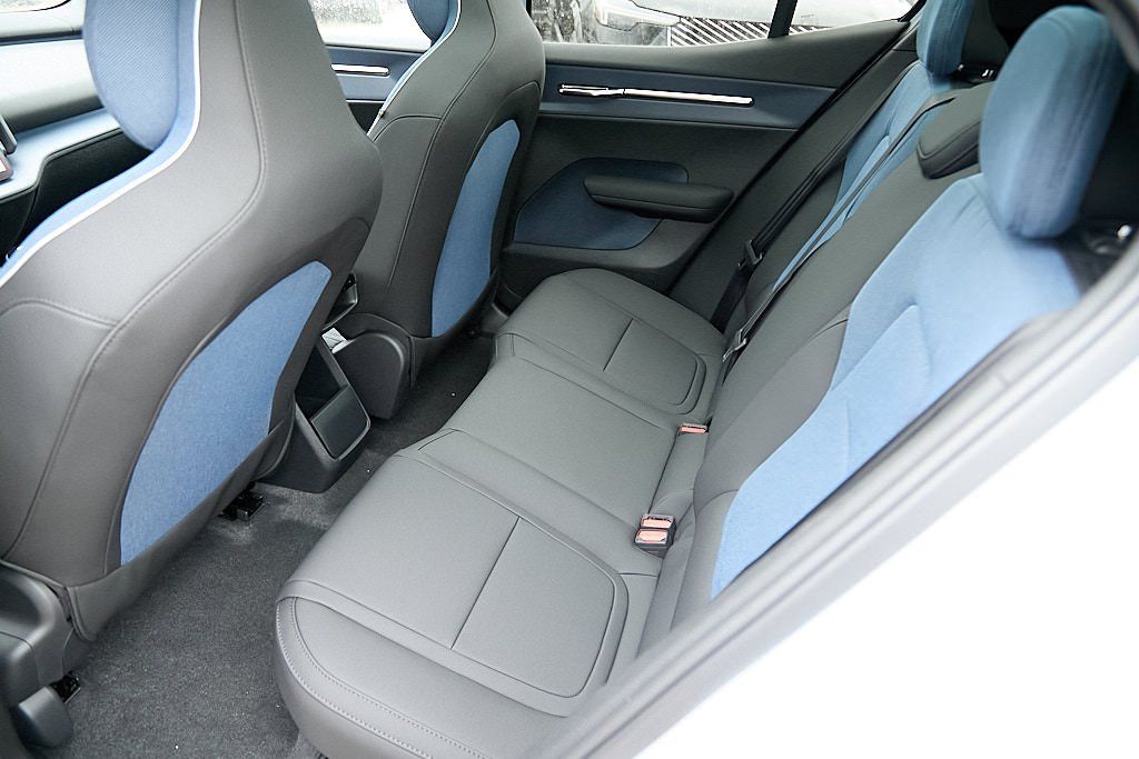 2026 VOLVO EX30 CC - Image 19