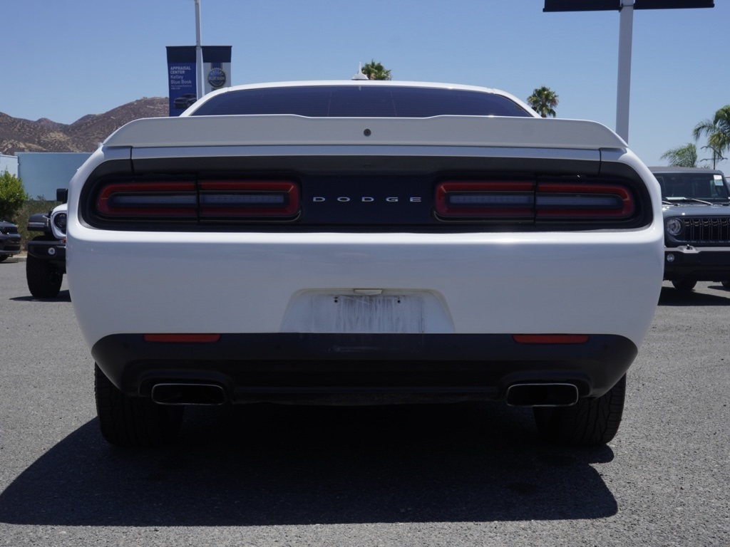 2015 Dodge Challenger R/T Plus photo 4