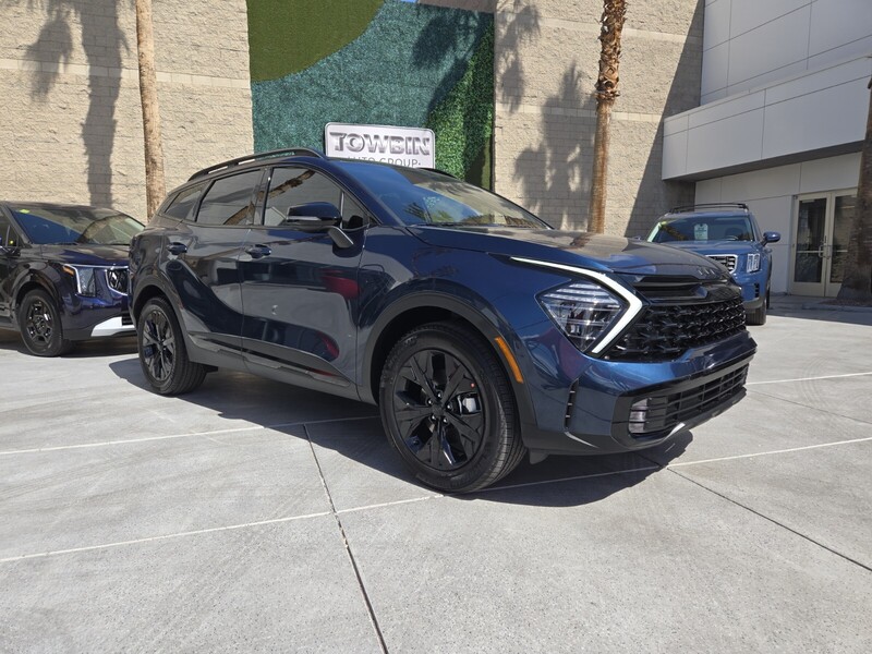 2025 Kia Sportage Plug-In Hybrid X-Line photo 2