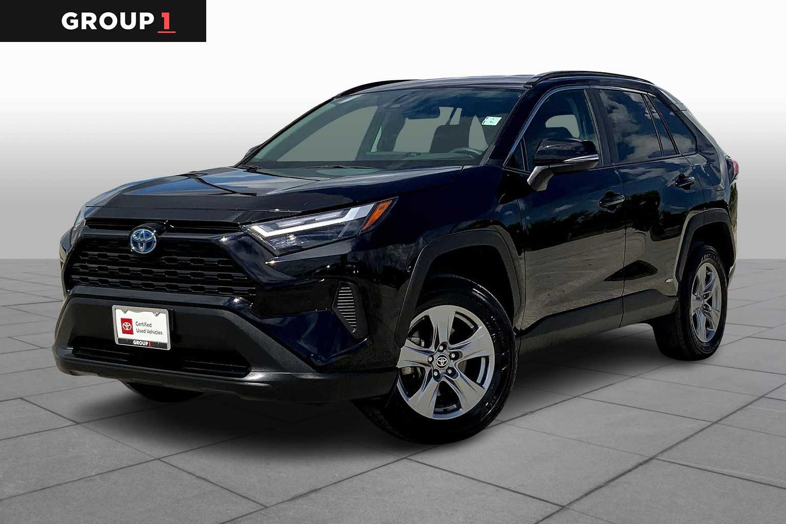 2024 Toyota RAV4 XLE's photo
