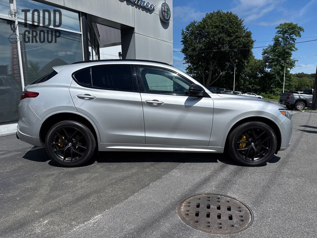 2021 Alfa Romeo Stelvio Ti photo 3