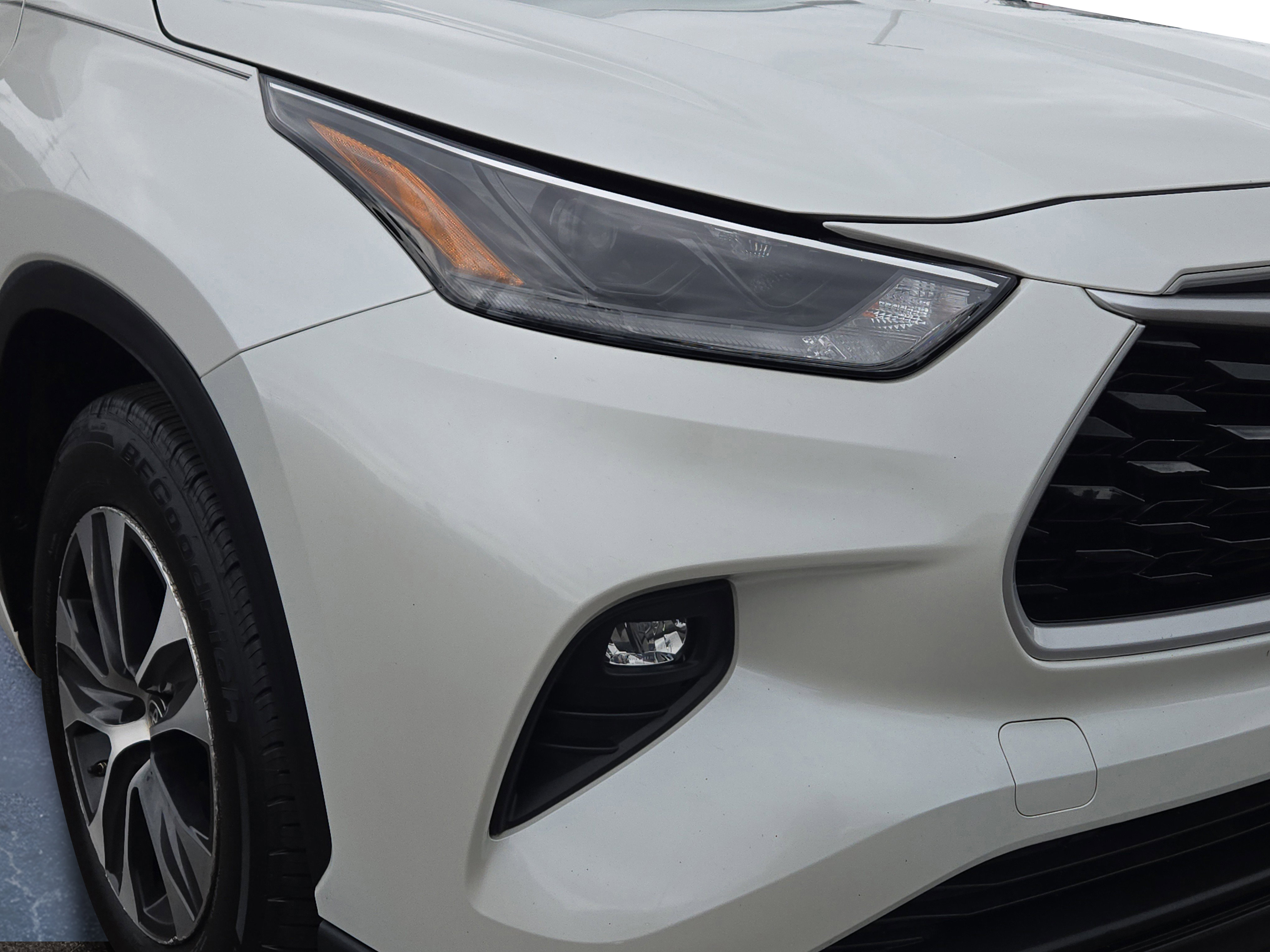 2021 Toyota Highlander XLE photo 3