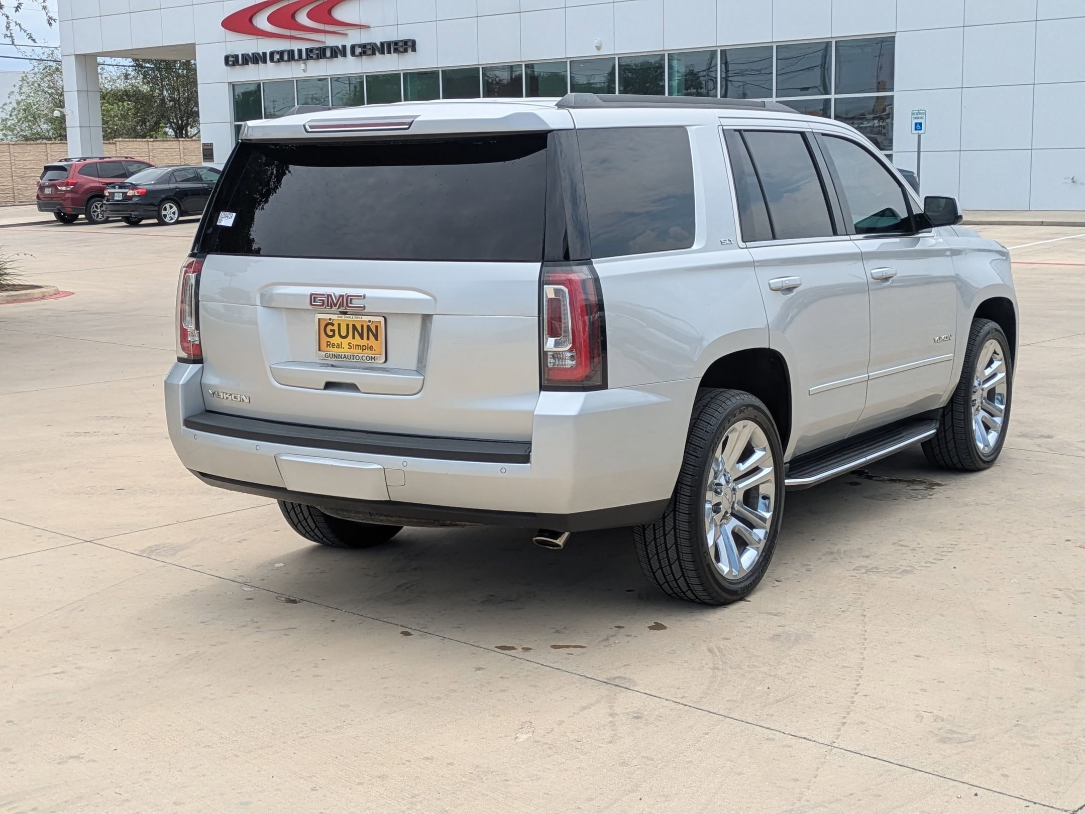 2019 Gmc Yukon SLT photo 2