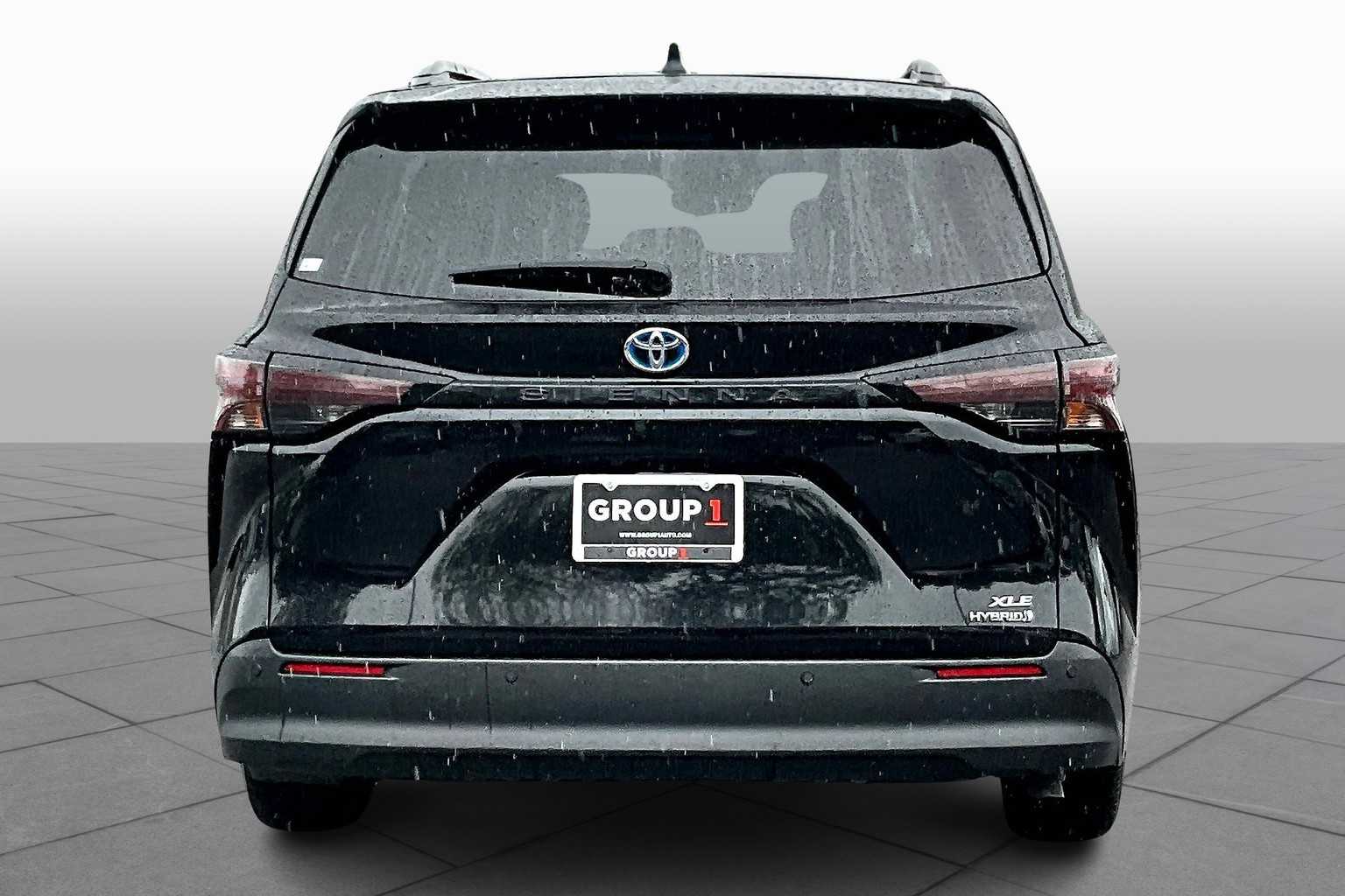 2024 Toyota Sienna XLE photo 4