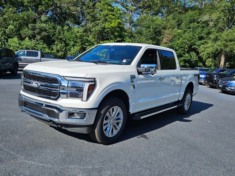 2025 Ford F-150 Lariat photo 3
