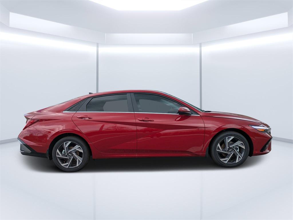 2025 Hyundai Elantra SEL Convenience photo 2
