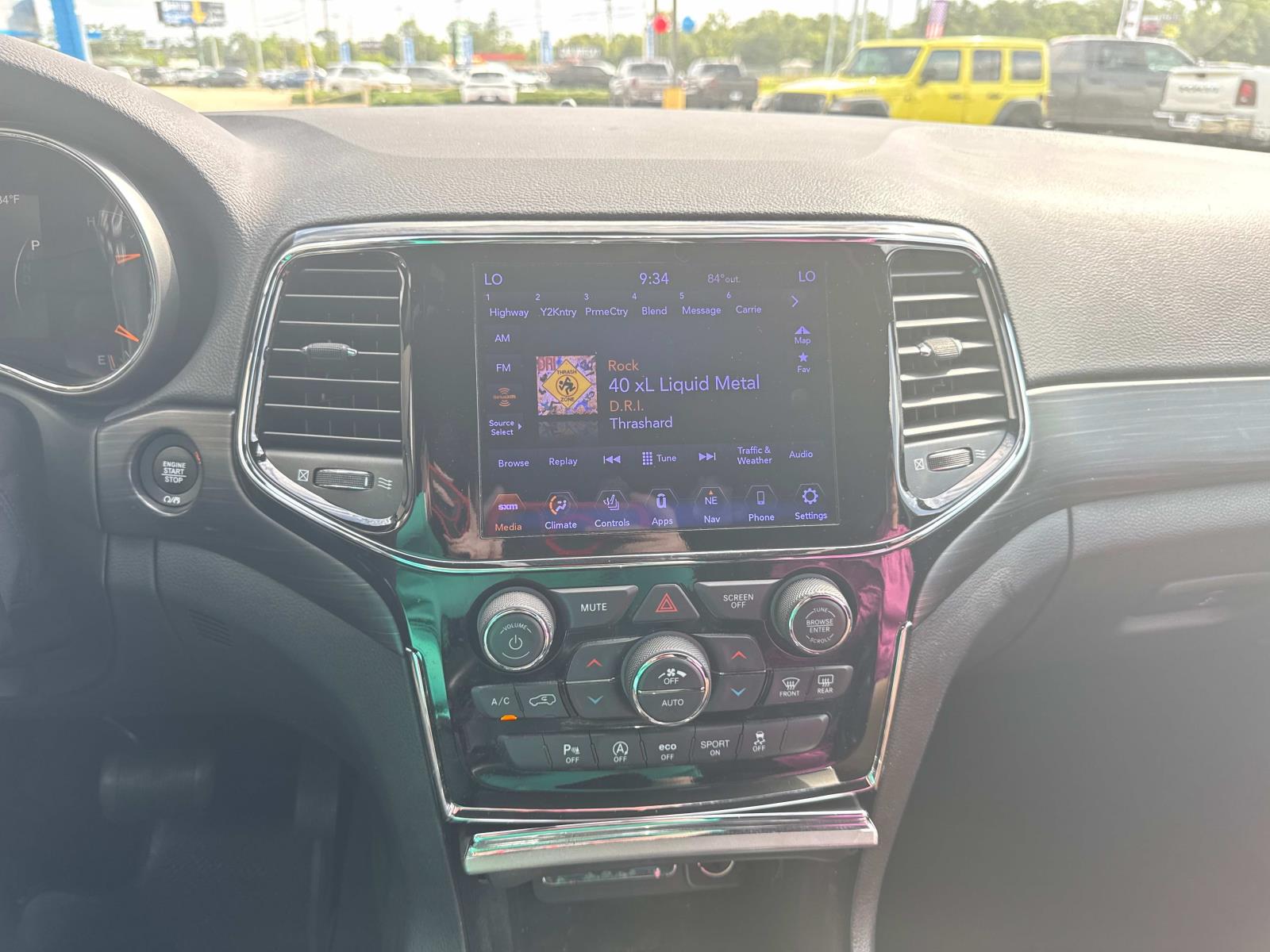 2021 Jeep Grand Cherokee Laredo X photo 23