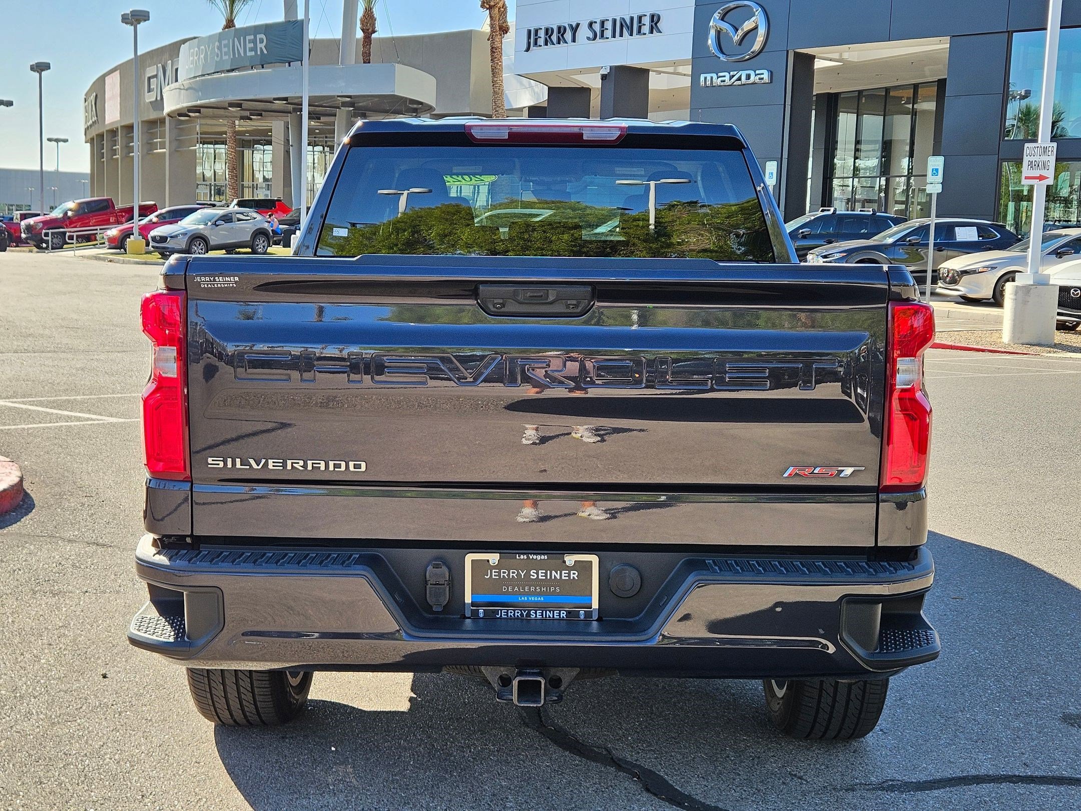2022 Chevrolet Silverado 1500 RST photo 4
