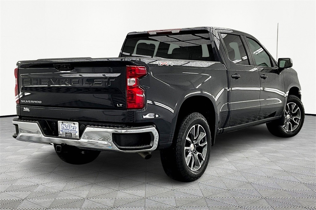 2024 Chevrolet Silverado 1500 LT photo 2