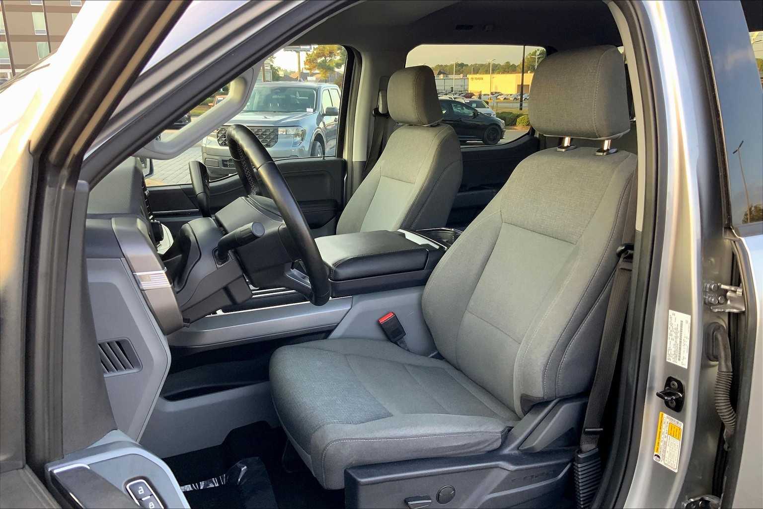 2024 Ford F-150 XLT photo 6