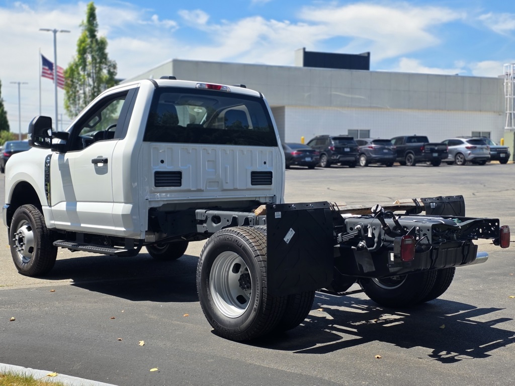 2025 Ford F-350 XL photo 3