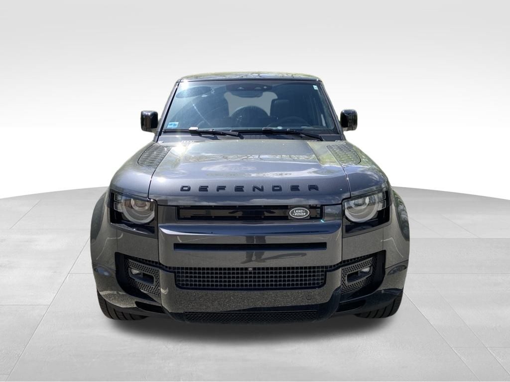 2024 Land Rover Defender 110 V8 photo 2