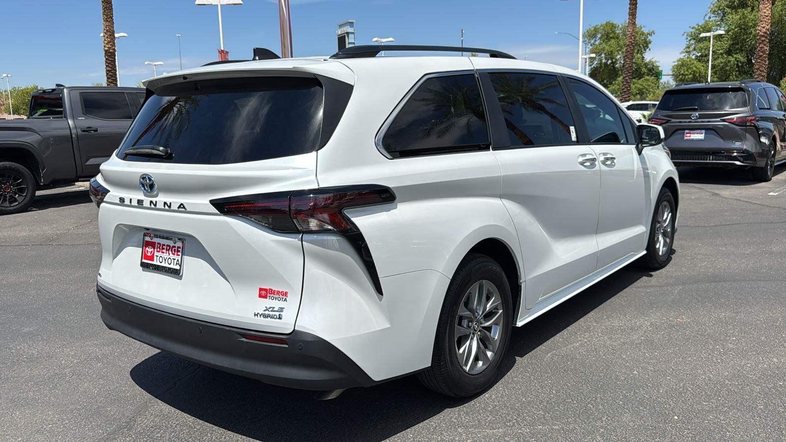 2024 Toyota Sienna XLE photo 7