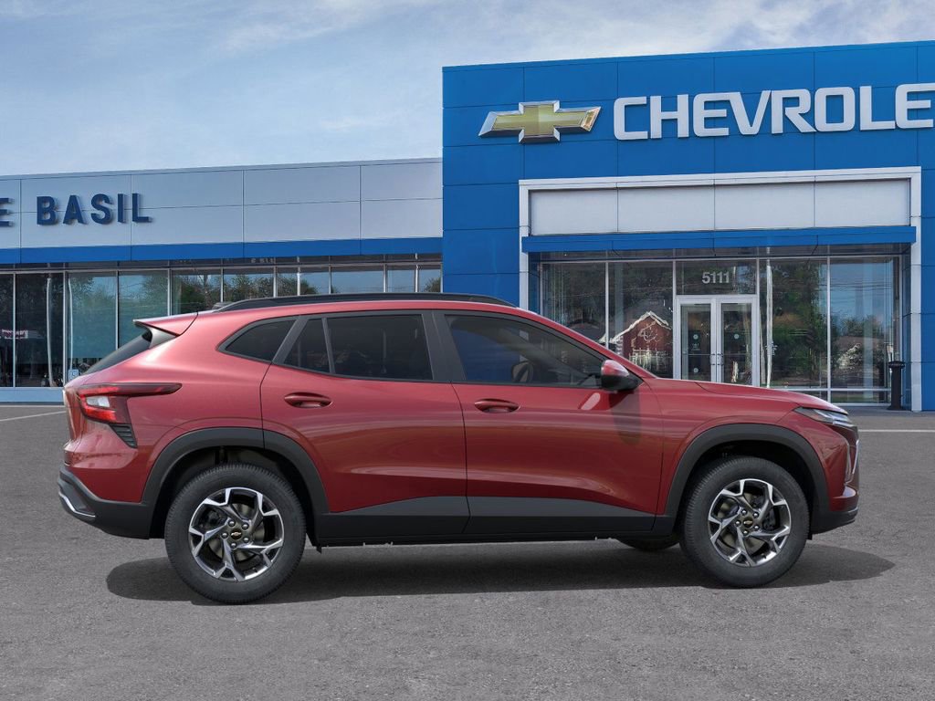 2025 Chevrolet Trax LT photo 5