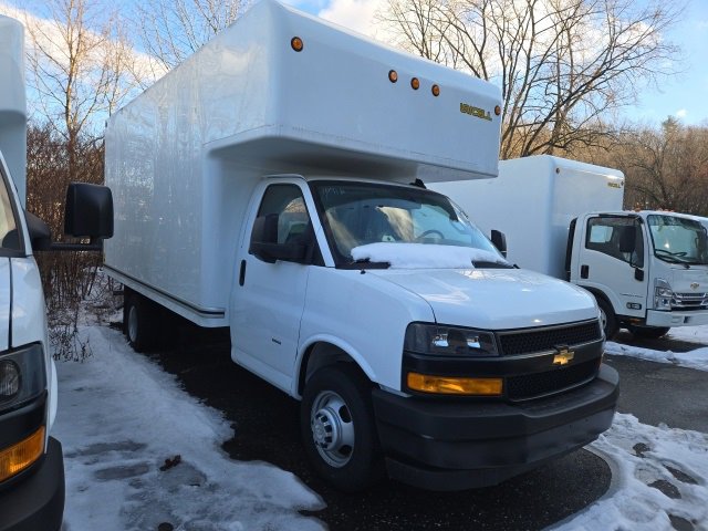 2025 Chevrolet Express Cutaway Base's photo