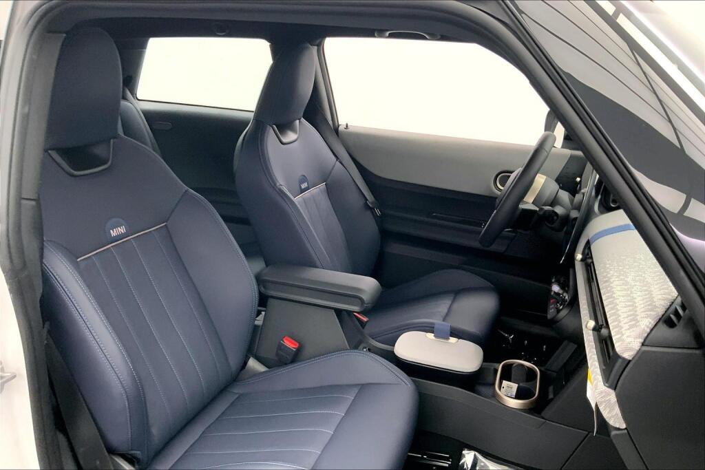 2025 Mini Cooper 2 Door Hardtop S photo 2