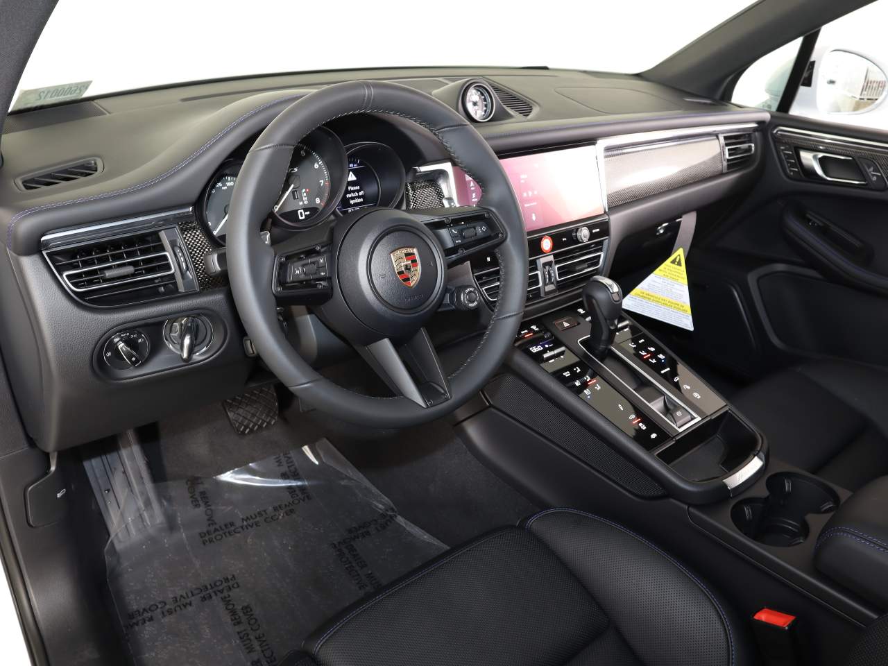 2026 Porsche Macan GTS photo 2