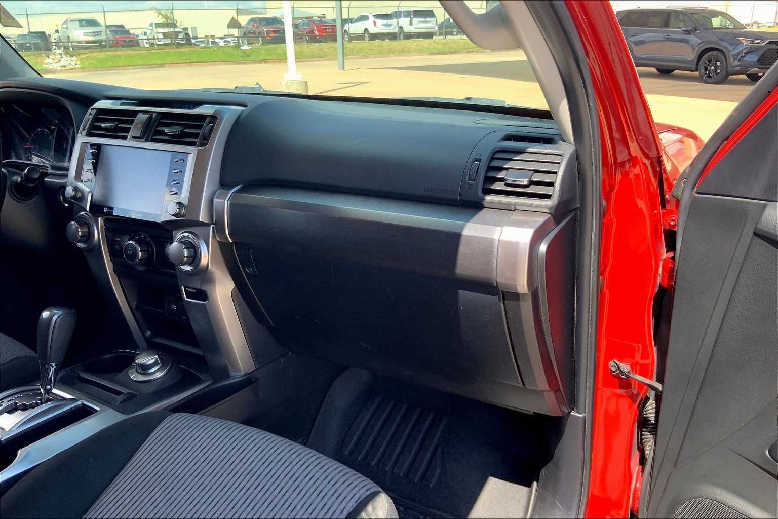 2021 Toyota 4Runner SR5 photo 13