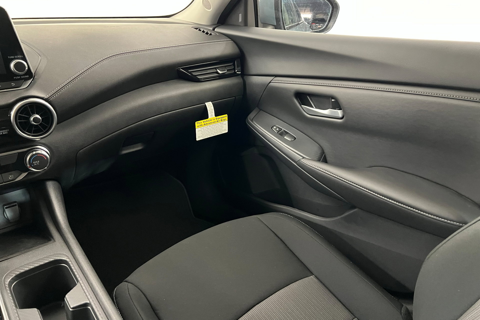 2025 Nissan Sentra SV photo 10