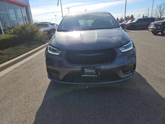 2022 Chrysler Pacifica Hybrid Limited photo 2