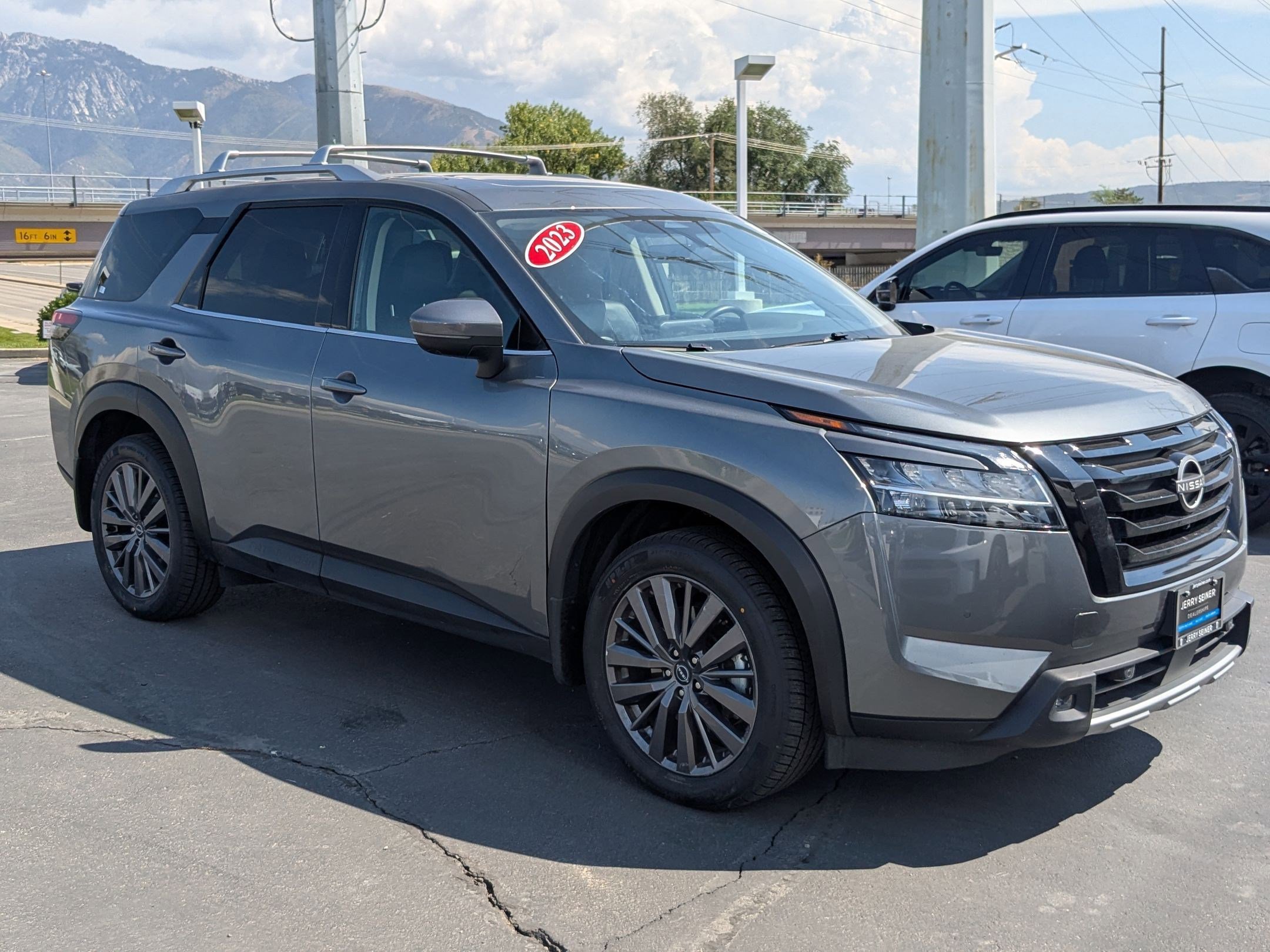 2023 Nissan Pathfinder SL photo 7