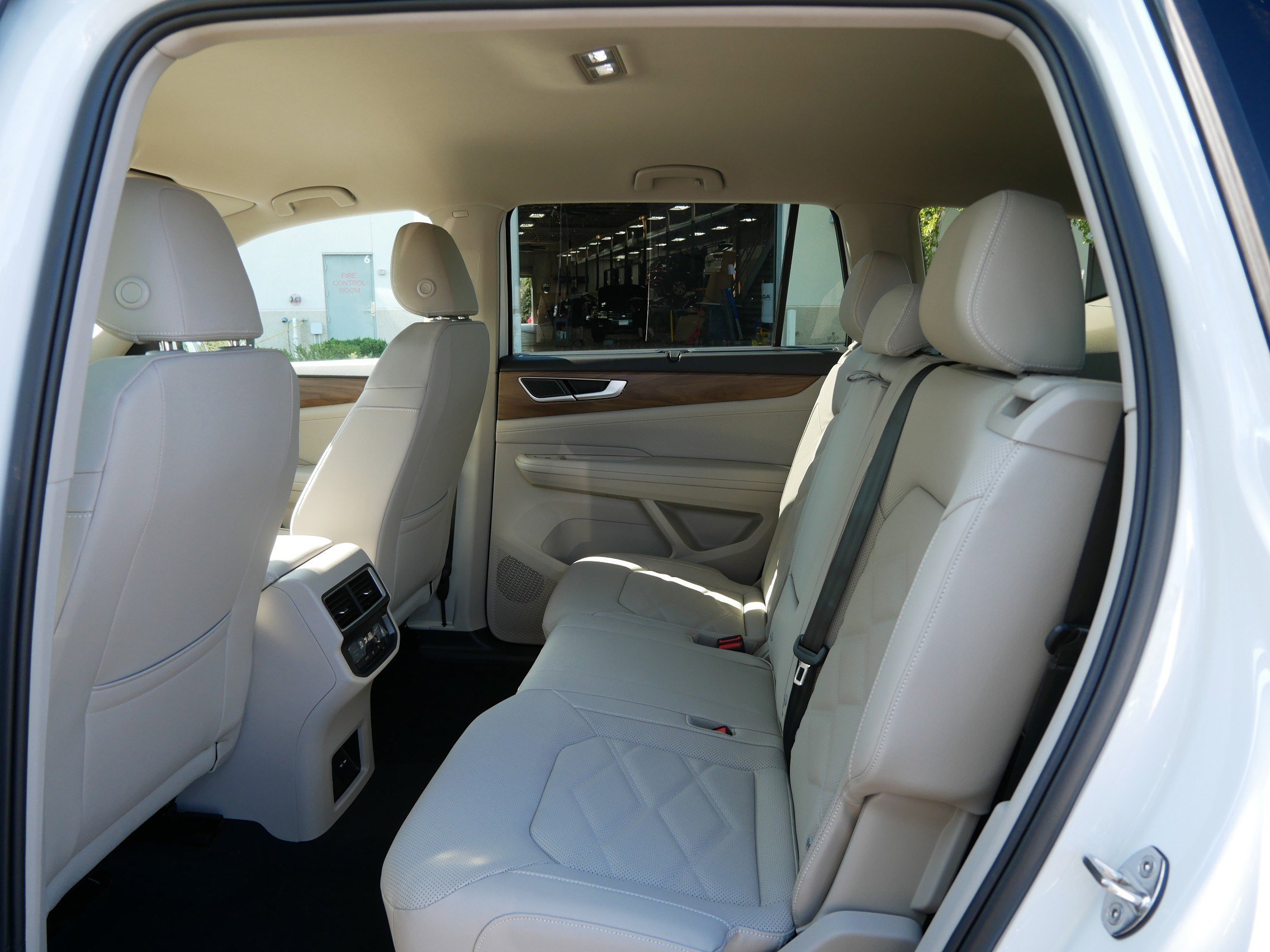 2026 Volkswagen Atlas SE Technology photo 7
