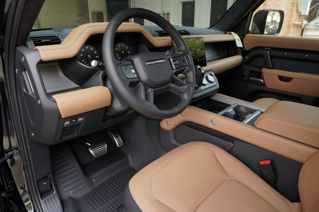 2025 LAND ROVER DEFENDER - Image 11