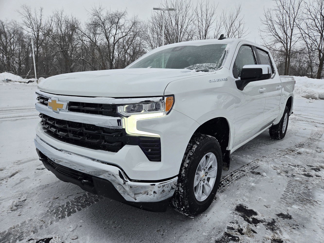 2026 Chevrolet Silverado 1500 LT photo 2