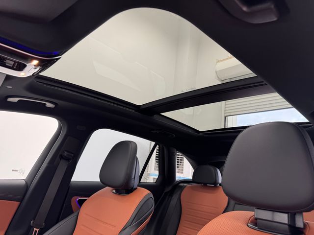 2026 Mercedes Benz GLC 300 photo 5
