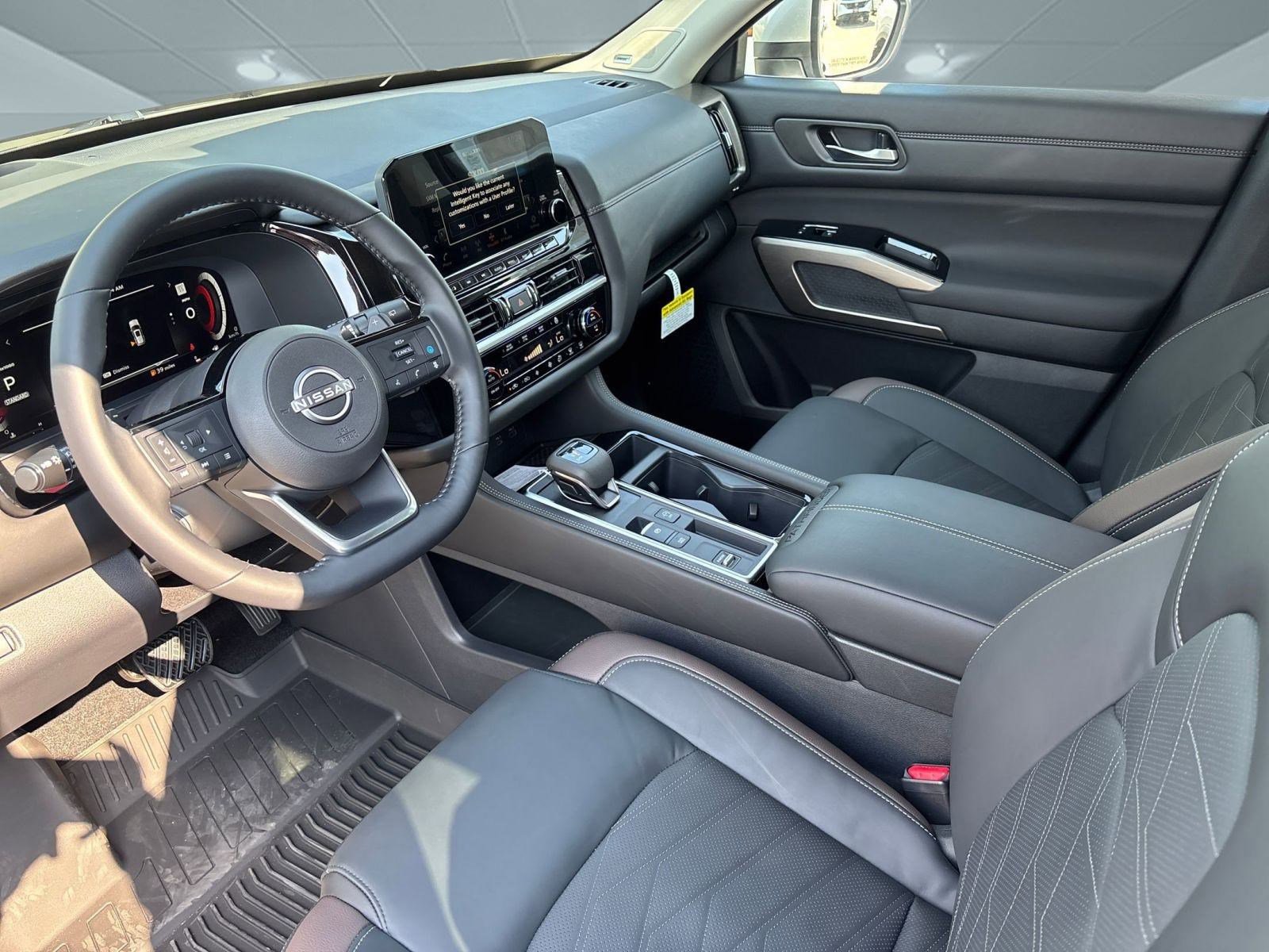 2025 Nissan Pathfinder Platinum photo 4