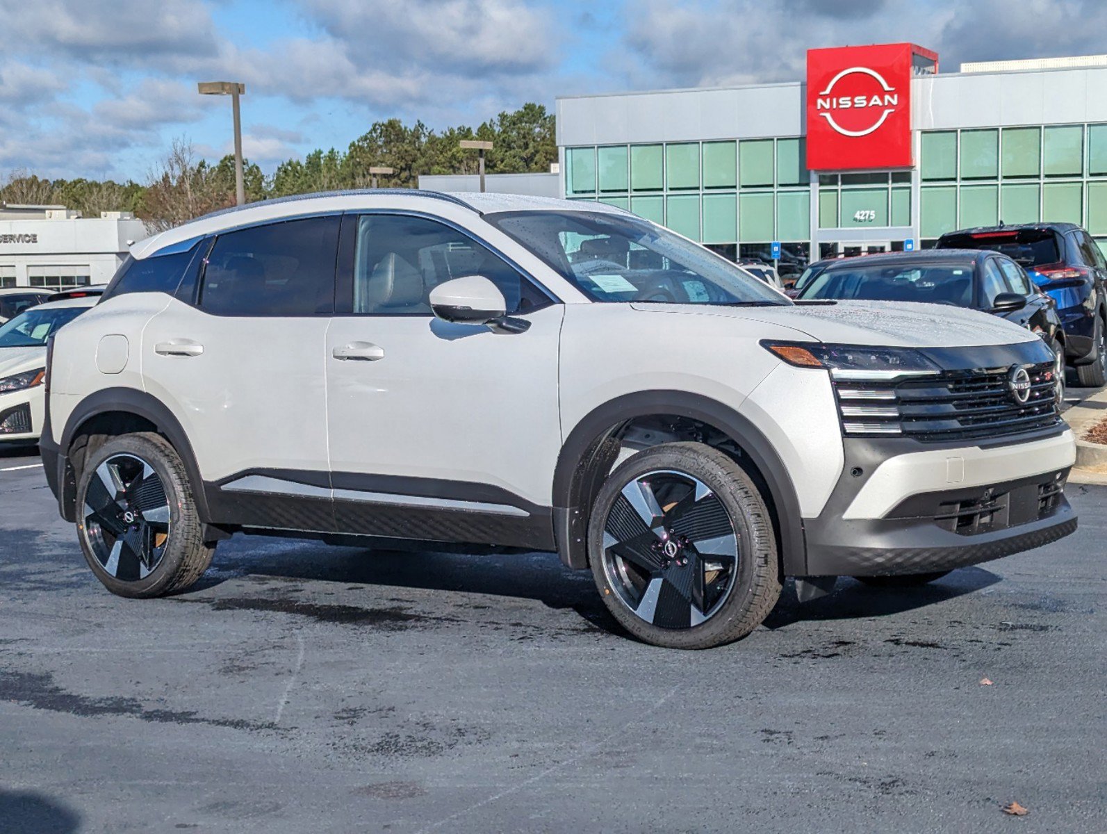 2025 Nissan Kicks SR's photo