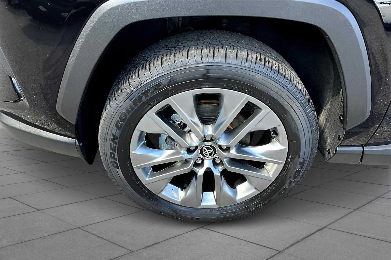 2024 Toyota RAV4 Limited photo 9