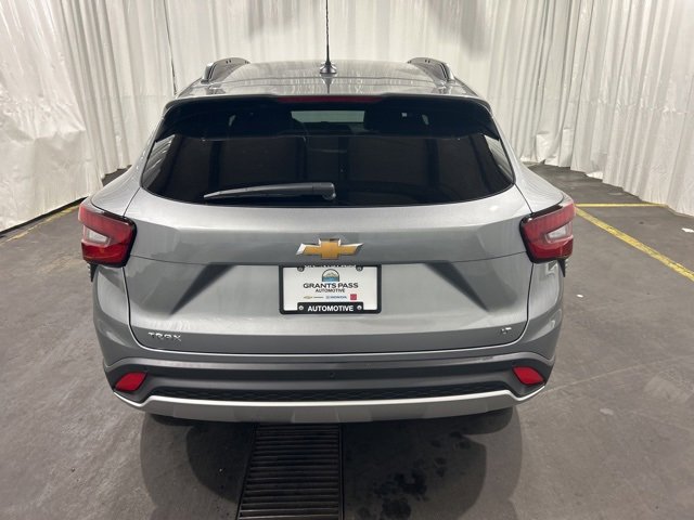2025 Chevrolet Trax LT photo 4