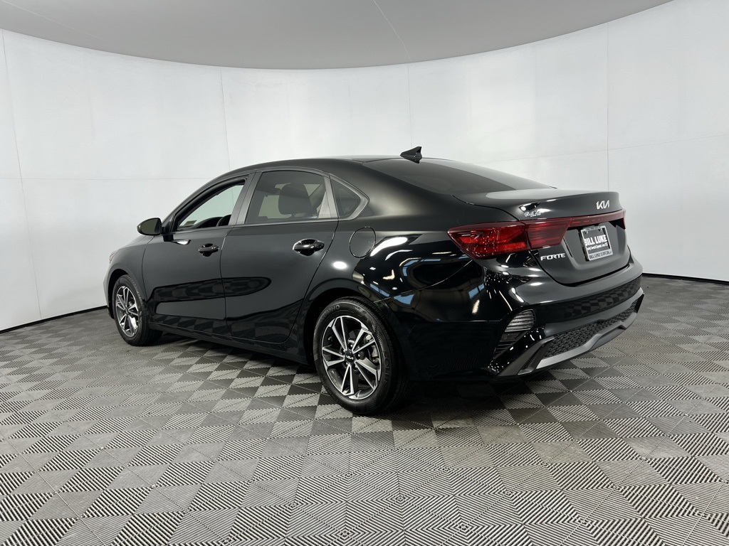 2023 Kia Forte LXS photo 3