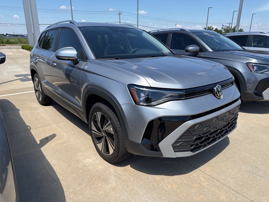 2025 Volkswagen Taos SE photo 4