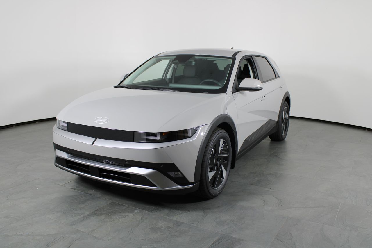 2026 Hyundai IONIQ 5 SEL's photo